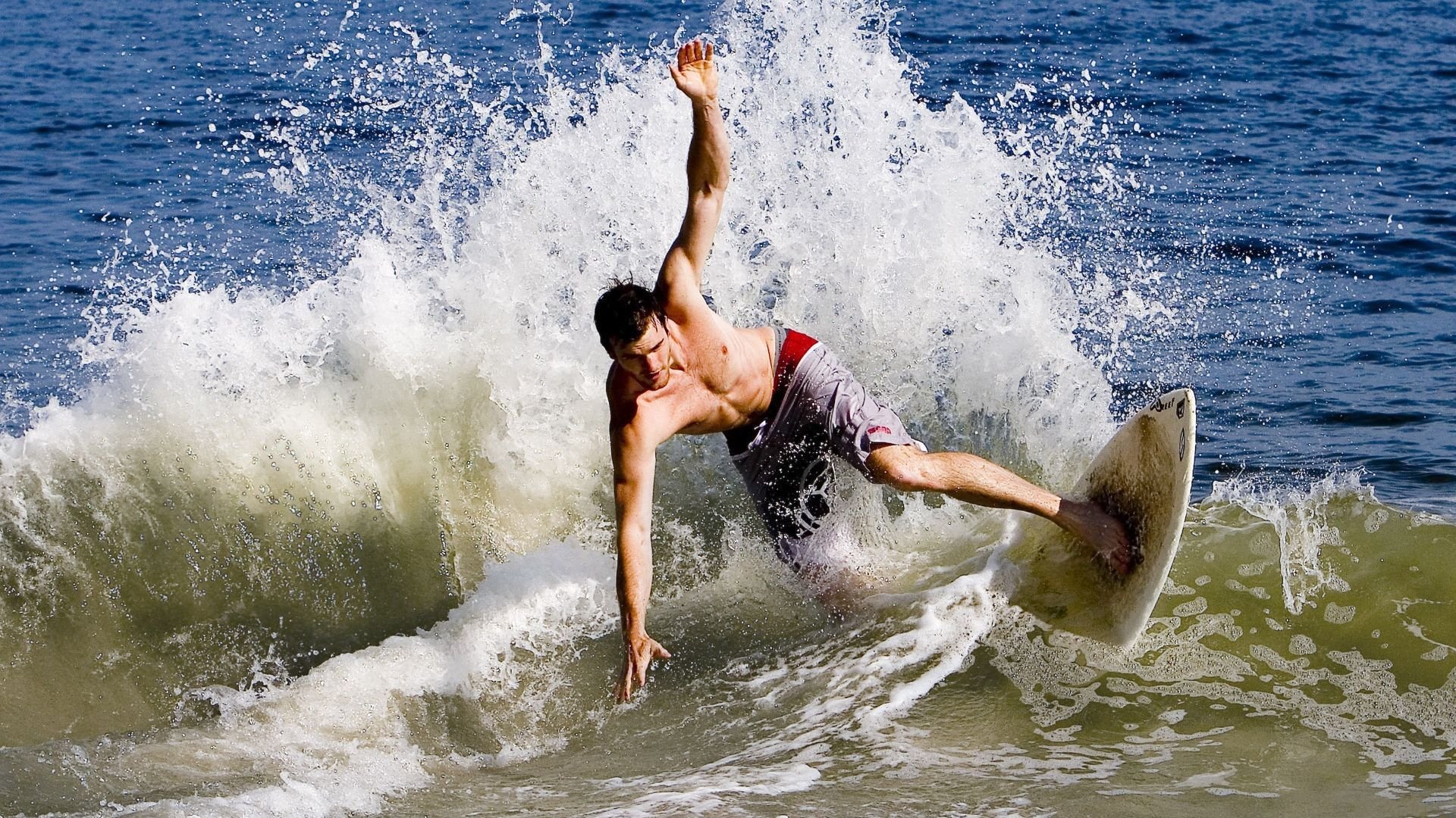 库里狂飙12记三分球 勇士主场大胜湖人