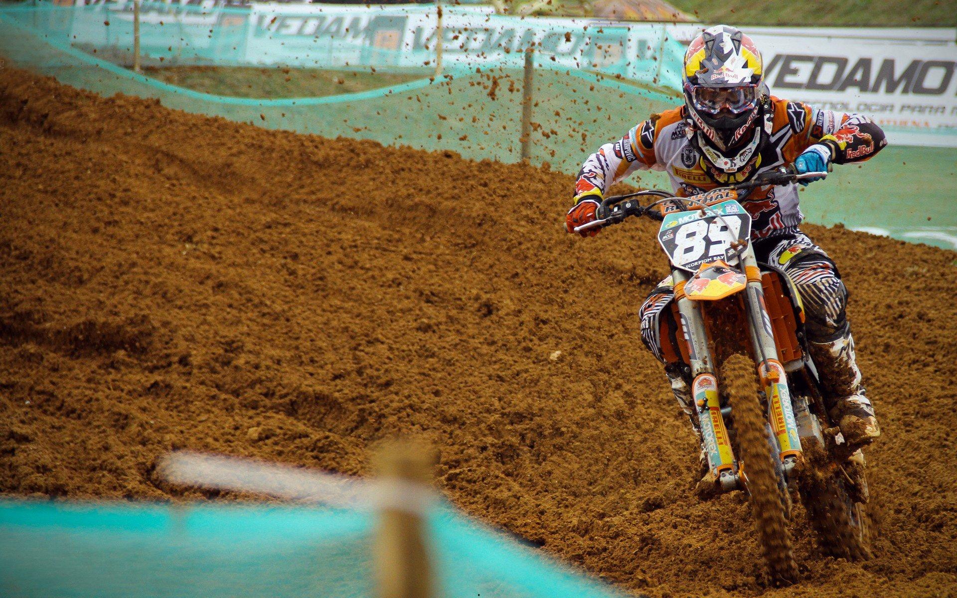 京多安荣耀归乡！加拉塔萨雷官宣巨星抵达伊斯坦布尔，土超迎来历史性时刻