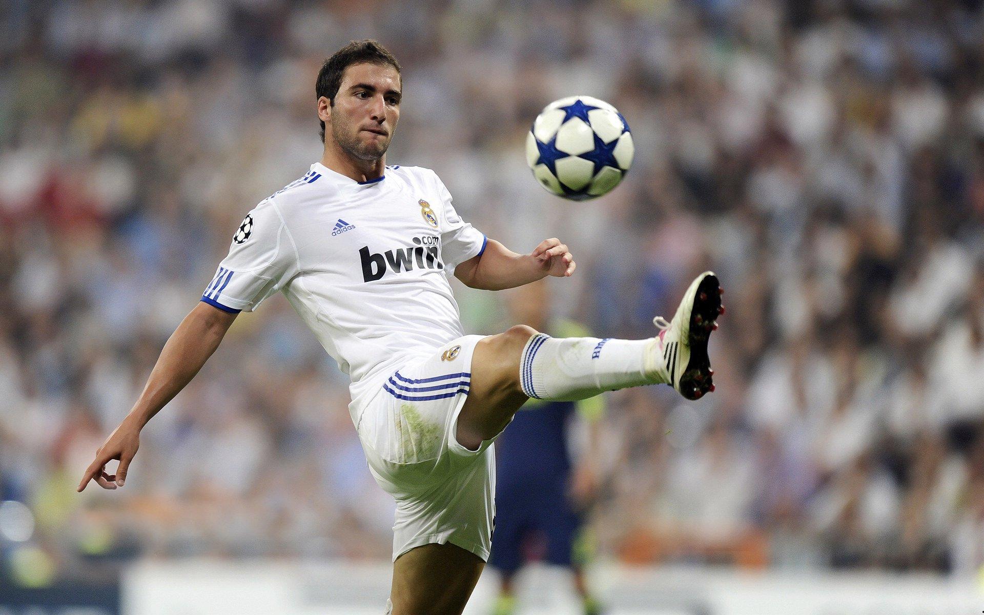 战术革命，从链式防守到战术万花筒—3-4-3阵型如何重塑现代足球攻守哲学